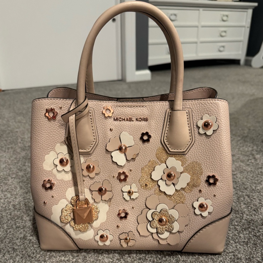 NWOT Michael Kors Mercer Gallery Sm Floral Embellishments Satchel Gorgeous bag